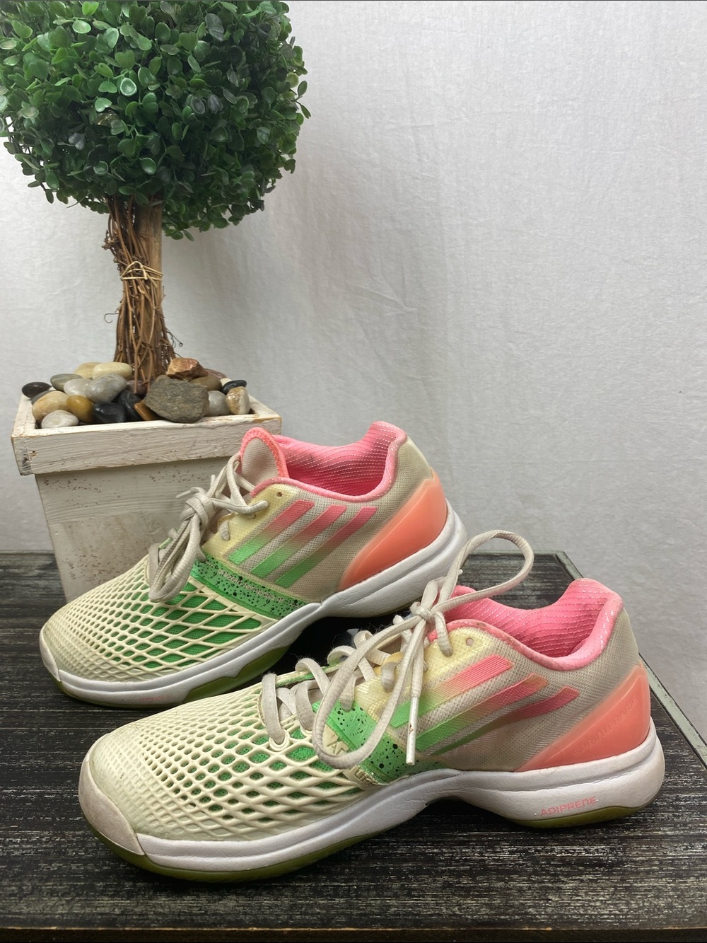 Adidas Women’s Adizero Tempaia II Tennis Athletic Sneaker Shoes 6
